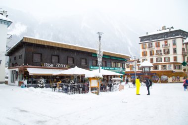 Açık Bar Chamonix şehrin Fransız Alpleri'nde, Fransa