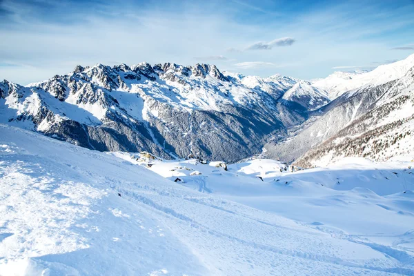 Paisaje de montaña y vista de la ciudad de Chamonix desde la estación de Aiguille du Midi — Foto de Stock