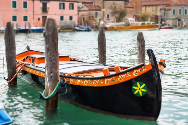 Colorful venetian gondola boat parked in the water, houses and canal view — Stock Photo, Image