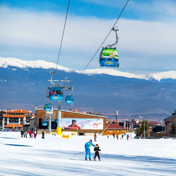 索非亚电缆车舱和雪的山峰保加利亚 — 图库照片