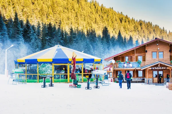 Runda café på Bunderishka polyana, skidorten Bansko, Bulgarien — Stockfoto