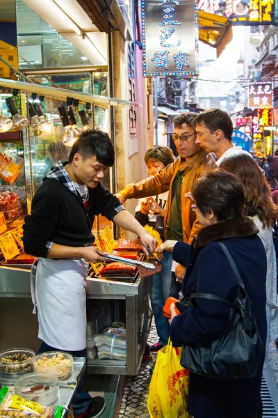 People at marketplace in macao, buying traditional meat — Stock Photo, Image