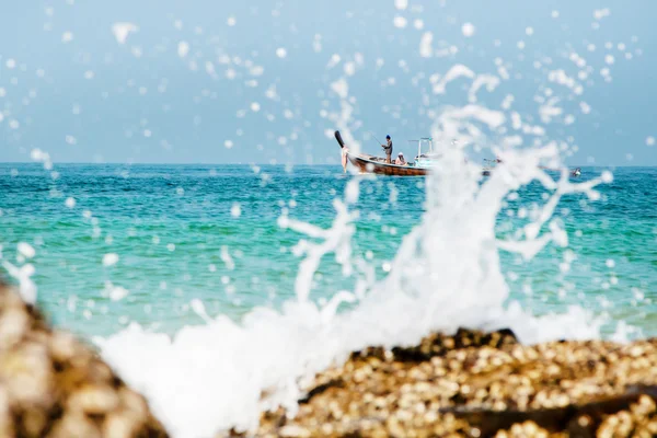 Traditional longtail fishing boat in the sea — Stock Photo, Image