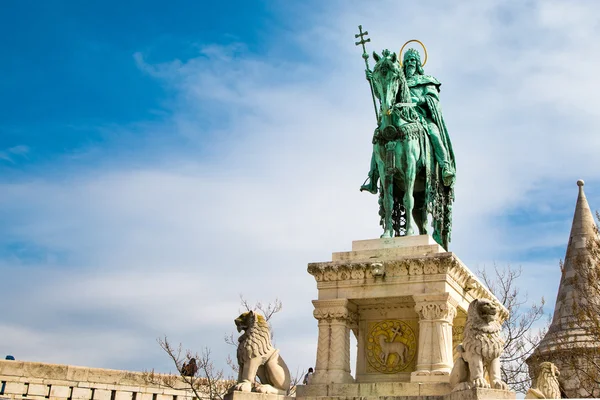 Estatua de equitación, Esteban I de Hungría, Bastión de Pescadores, Budapest — Foto de Stock