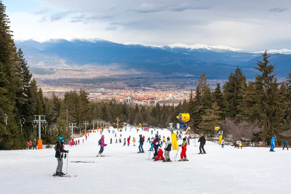 Kayakçı yamacında, teleferik, dağlar görünümü ve Bansko panorama, Bulgaristan