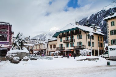Balmat ve Paccard, Mont Blanc, Chamonix, Fransa ilk tırmanış denemesi heykeli