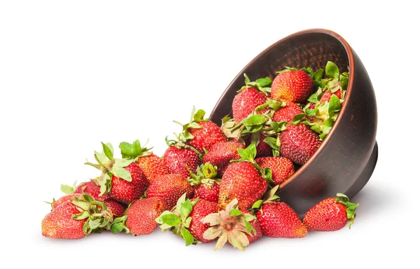 Scattered ripe juicy strawberries in a ceramic bowl — Stock Photo, Image