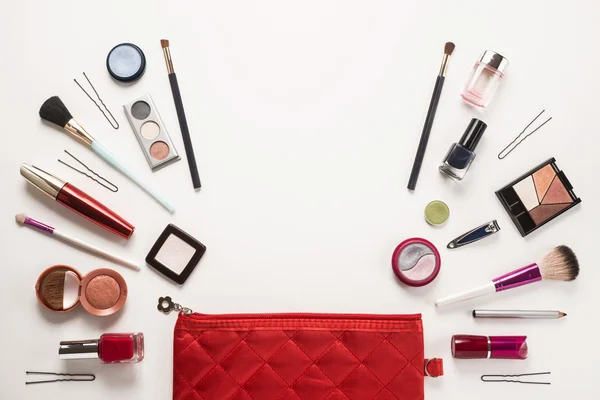 Hermosa bolsa de maquillaje con cosméticos —  Fotos de Stock