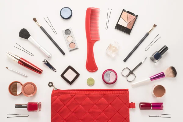 Hermosa bolsa de maquillaje con cosméticos —  Fotos de Stock