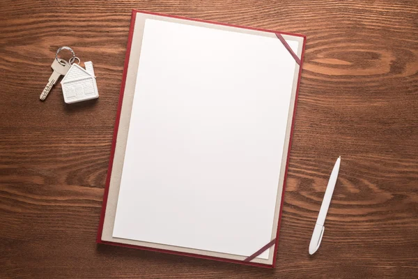 Blank paper, pen and key — Stock Photo, Image