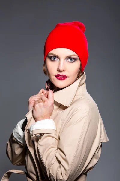 Beautiful woman in hat and coatmakeup — Stock Photo, Image