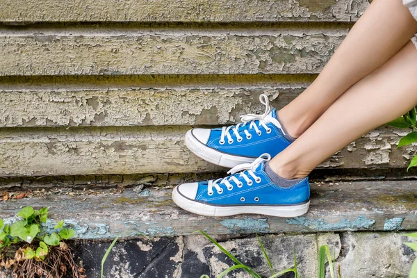 Yaz seyahat bacaklar antika arka plan üzerinde