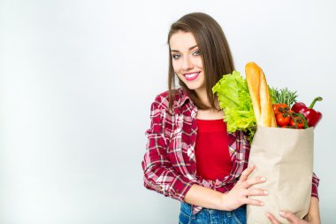 Kadın ile taze yiyecek, sebze