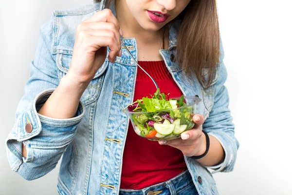 Woman eating healthy salad from plastic container — Stock Photo, Image