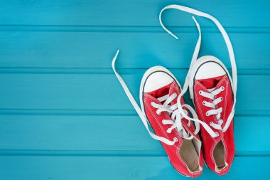 Mavi kırmızı snickers