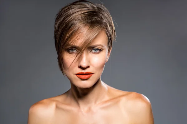 Portrait of beautiful girl with red lips short hair — Stock Photo, Image