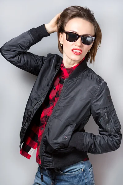 Fashion model with short hair and sunglasses — Stock Photo, Image