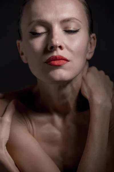 Portrait Woman Black Dress Naked Shoulders Sensual Portait Young Years — Stock Photo, Image