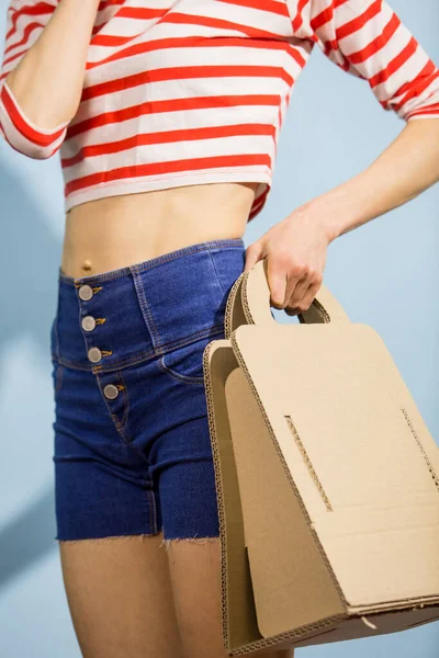 Mulher Compras Feliz Com Sacos Compras Sobre Fundo Azul Vestindo — Fotografia de Stock