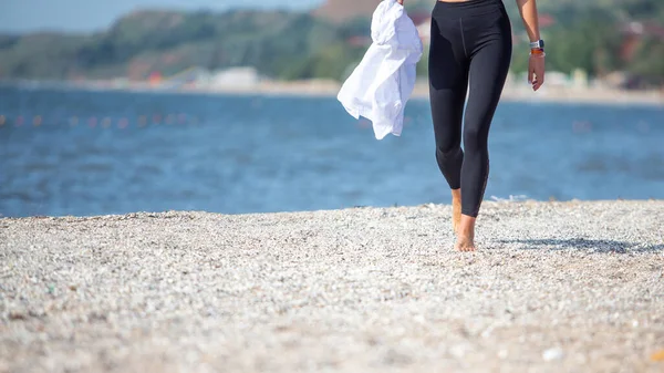 Person Walking Beach Sportive Outfit — Stock Photo, Image