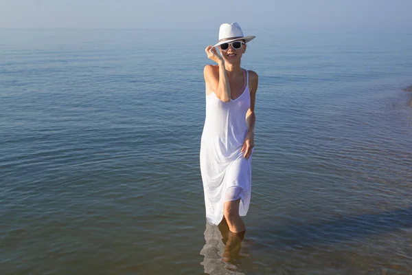 Hermosa Mujer Elegante Mar — Foto de Stock