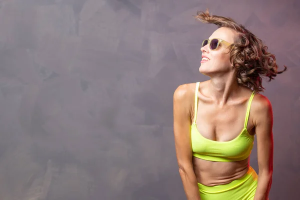 Portrait Young Model Posing Grey Background Sunglasses Yellow Swimsuit — Stock Photo, Image