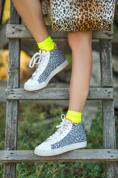 Legs in sneakers — Stock Photo, Image