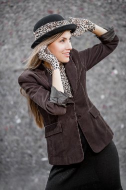 şapkalı güzel hippi tarzı kadın