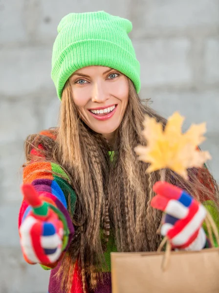 Compras mujer otoño — Foto de Stock