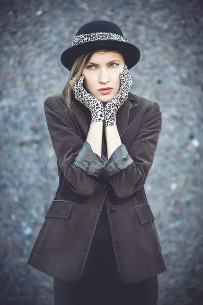 Beautiful hipster style woman in hat — Stock Photo, Image