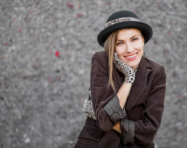 Beautiful hipster style woman in hat — Stock Photo, Image