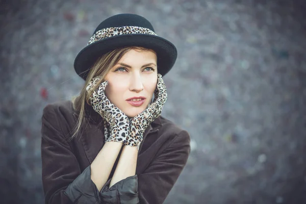 Beautiful hipster style woman in hat — Stock Photo, Image
