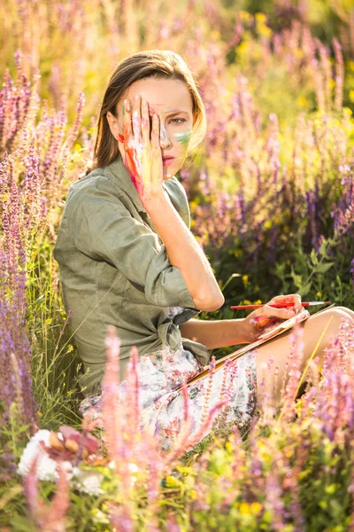 Zomer mooie vrouw — Stockfoto