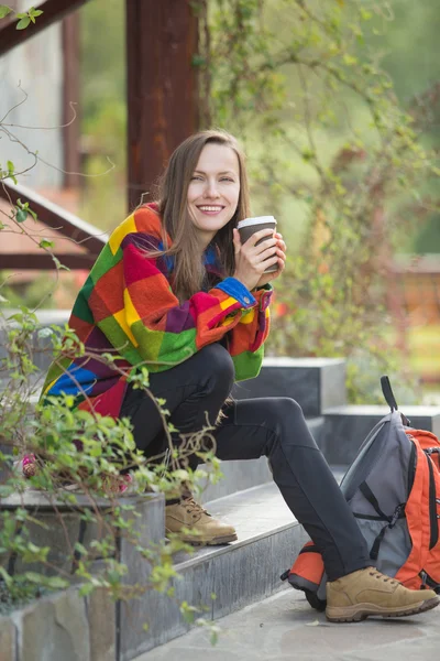 Beautiful young woman traveling — Stock Photo, Image