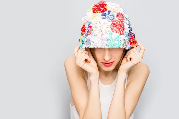 Estate donna in cappello — Foto Stock