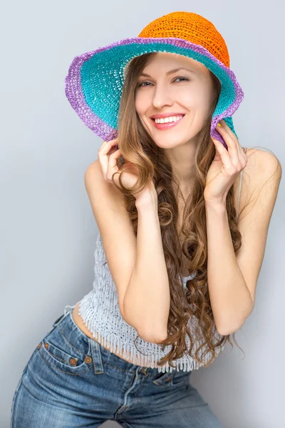 Elegante donna in cappello — Foto Stock