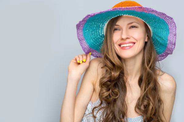 Elegante vrouw in hoed — Stockfoto