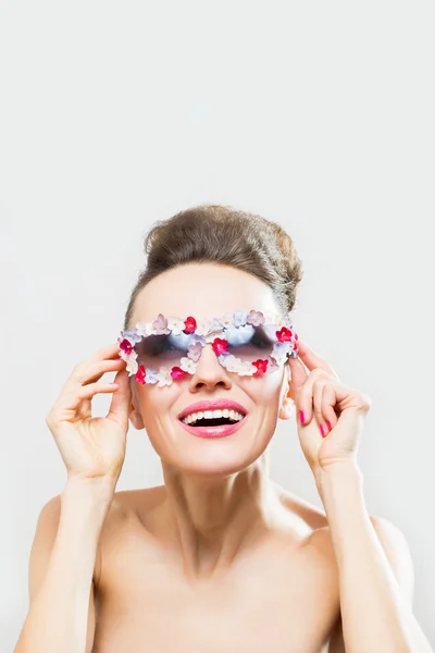 Mujer de moda en gafas de sol — Foto de Stock