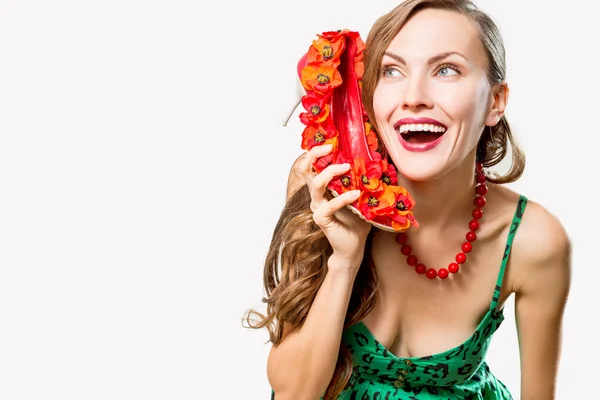 Zomer vrouw met schoenen — Stockfoto