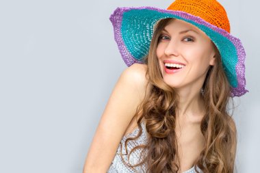 şapkalı kadın yaz