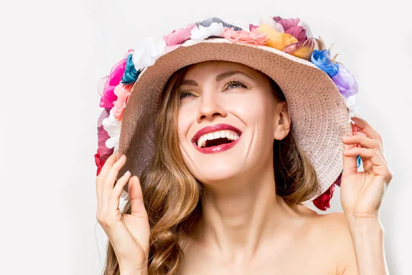 Mulher chapéu de verão — Fotografia de Stock