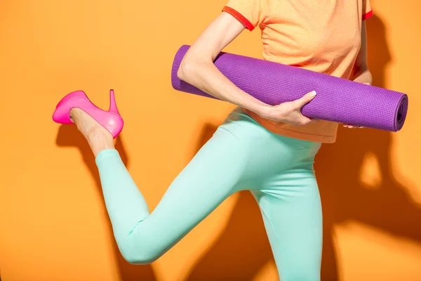 Yoga kadın parlak arka plan