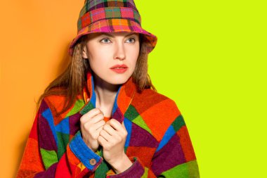 Sonbahar sıcak giysiler kadında