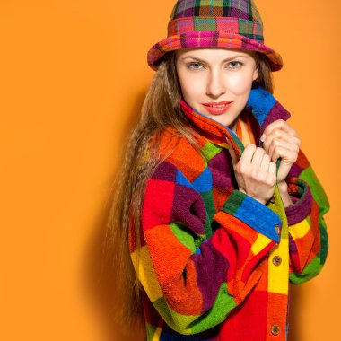 Sonbahar sıcak giysiler kadında