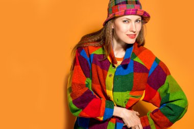 Sonbahar sıcak giysiler kadında