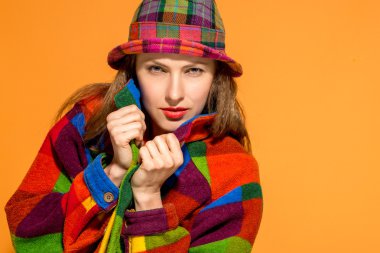 Sonbahar sıcak giysiler kadında