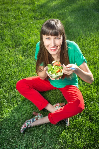 Girl with salad — Stock Photo, Image