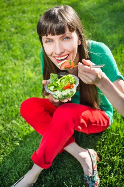 Girl with salad — Stock Photo, Image