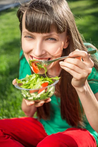Girl with salad — Stock Photo, Image
