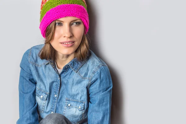 Woman portrait in colorful hat — Stock Photo, Image